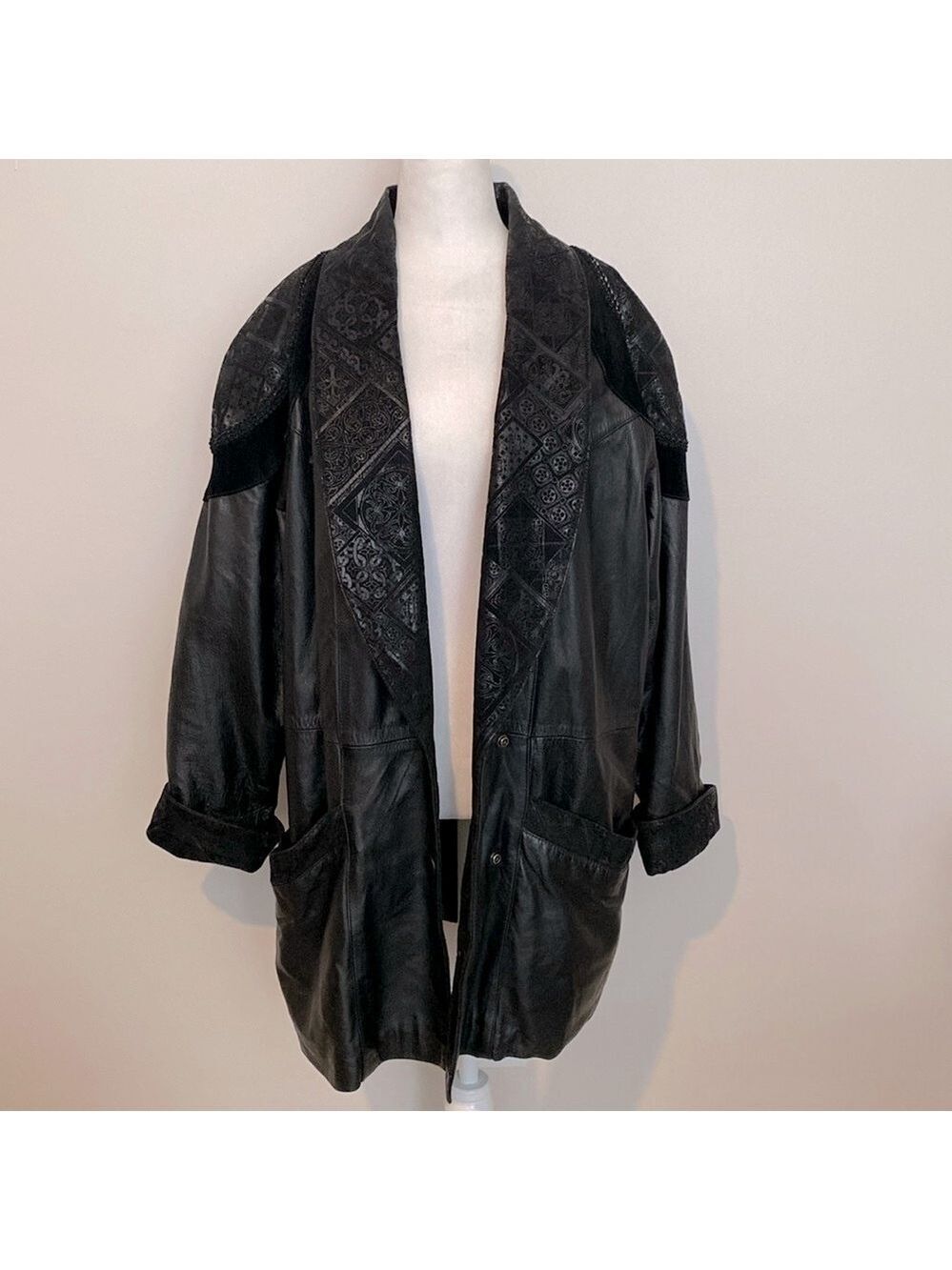 Vintage 80’s Wilson leather black oversized embosseded jacket